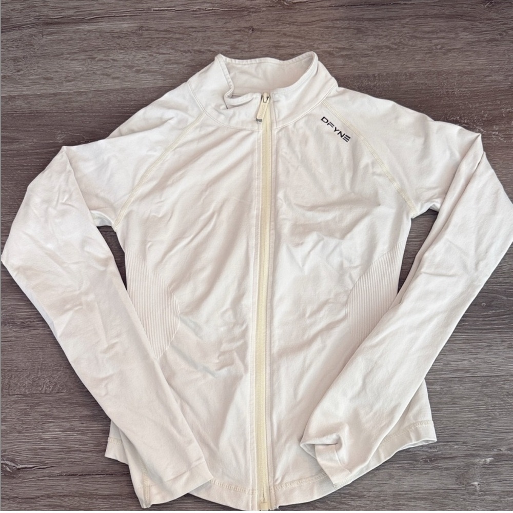 DFYNE Women's White zip up